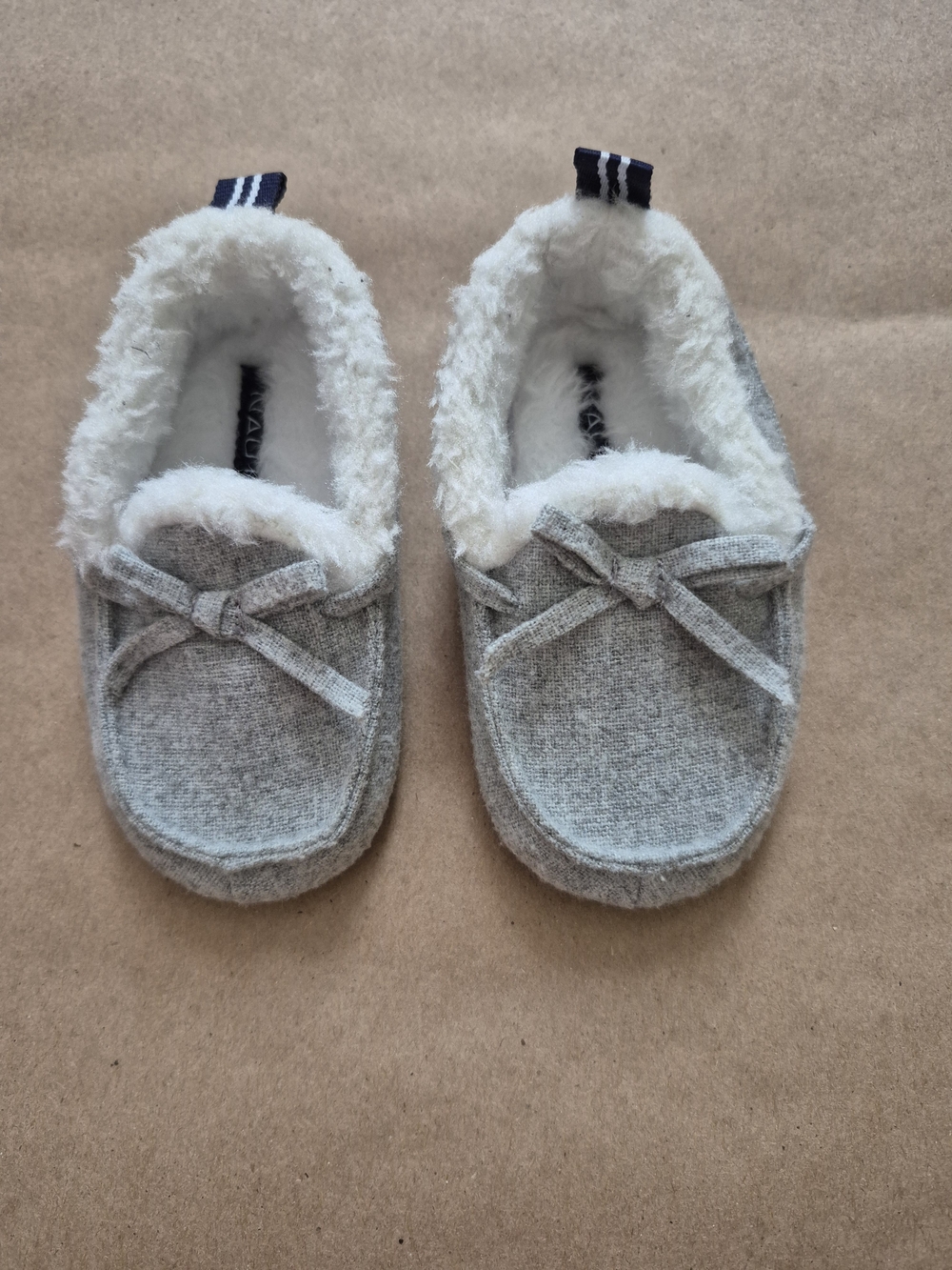 Nautica Light Gray Plush-Lined Kids Slippers Size 4